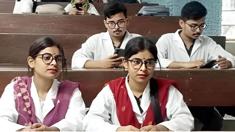 বরিশাল মেডিকেলে একই ক্লাসে দুই জোড়া যমজ ভাইবোন 5 15 যমজ 2308130752