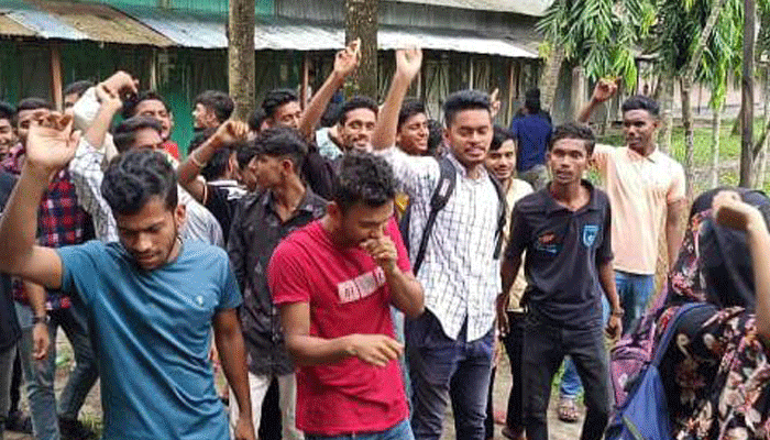 এইচএসসির প্রবেশপত্রে ১২০০ টাকা দাবি, প্রতিবাদ 5 dasmina
