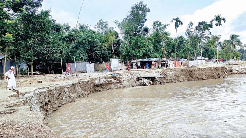 নদীভাঙনে বাস্তুচ্যুত হচ্ছে লাখো মানুষ 5 erosion j