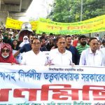 কখনো মনে হয় অস্ত্র হাতে তুলে নিই: নুর