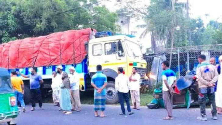 পাবনায় ত্রিমুখী সংঘর্ষে নিহত ২ 5 image 732732 1698215144