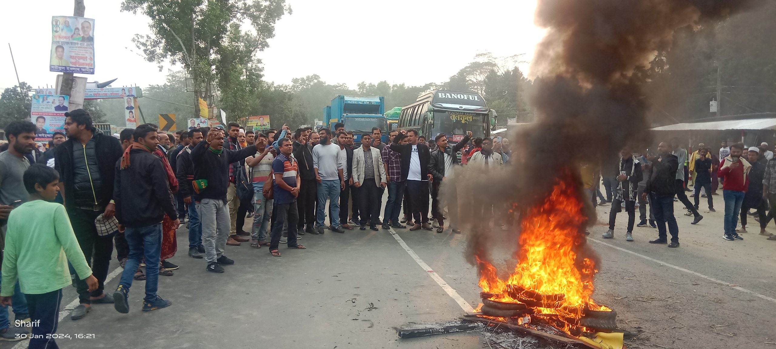 মুকসুদপুরে দুর্বৃত্তের হামলায় আহত - ৩ : মহাসড়ক অবরোধ 5 IMG 20240130 162126 scaled