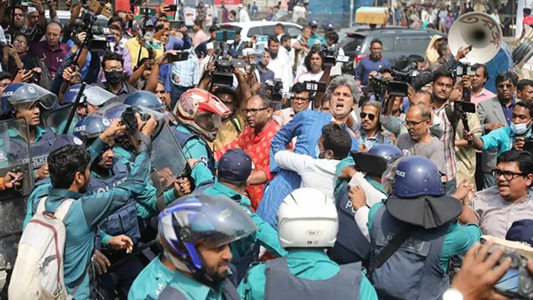 জোনায়েদ সাকি আহত,গণতন্ত্র মঞ্চের মিছিলে পুলিশের লাঠিচার্জ 5 9dfd950cd9851508b6c3e76dd90d13f7 65defca711831