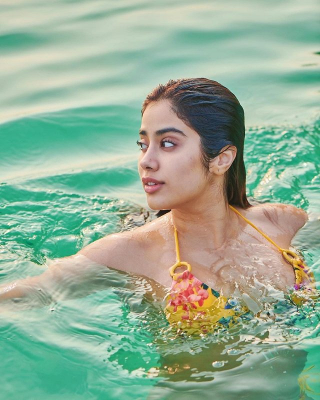 Janhvi Kapoor 2 2 643bc6e01342e83bff242374d7fbc1c1