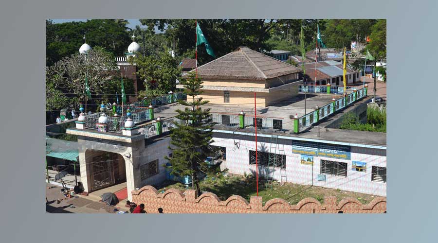 মোহছেন আউলিয়া শুয়ে আছেন চেরাগী পাহাড়ে 5 shah mohsen awlia