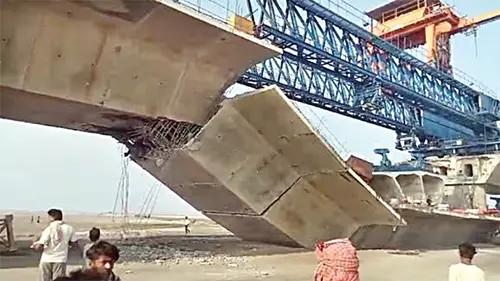 ভারতের ‘দীর্ঘতম’ সড়ক সেতু ভেঙে হতাহত ১০ 5 102787 i1