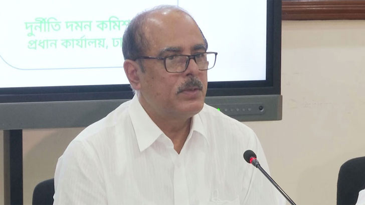 দুর্নীতিবাজরা হাঁটে প্রকাশ্যে রাস্তার মাঝখান দিয়ে: দুদক চেয়ারম্যান 5 image 791724 1712069645