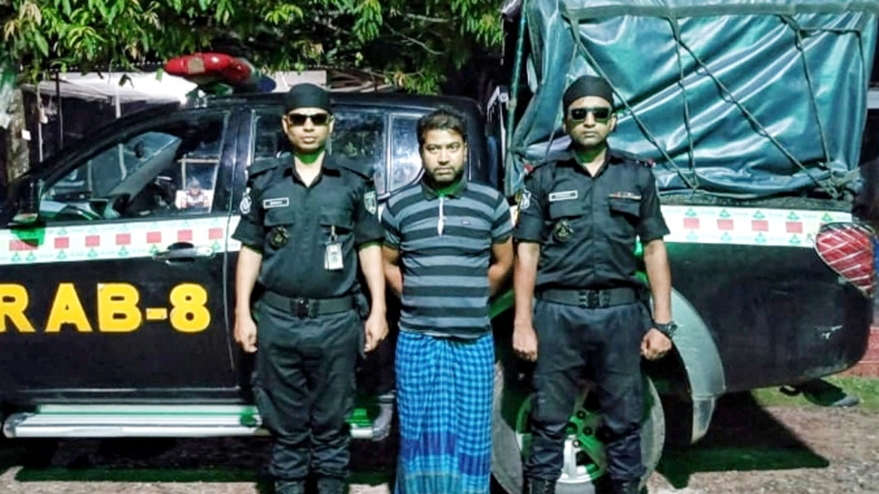 ঝালকাঠিতে ছাত্রীকে ধর্ষণ, শিক্ষক গ্রেপ্তার 5 jhalokathi rab 20240509225747