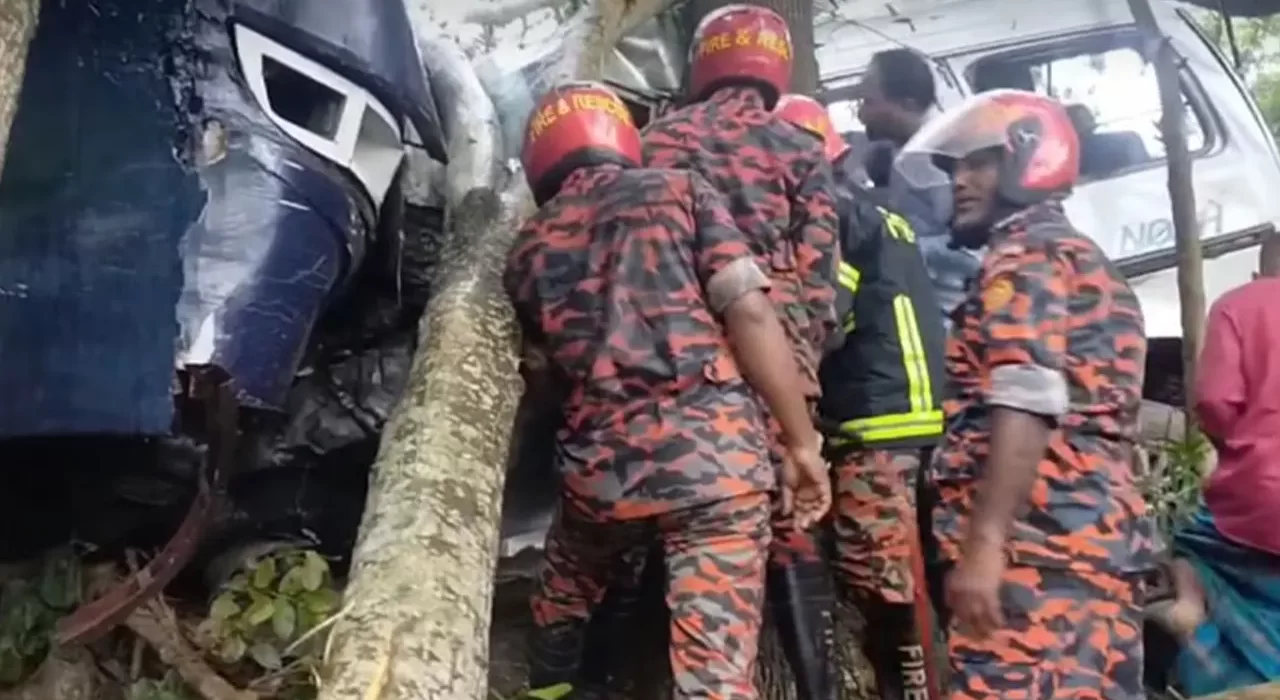 বরিশালে যাত্রীবাহী বাস-মাইক্রোবাসের মুখোমুখি সংঘর্ষে নিহত-১ 5 image 97352 1718802929