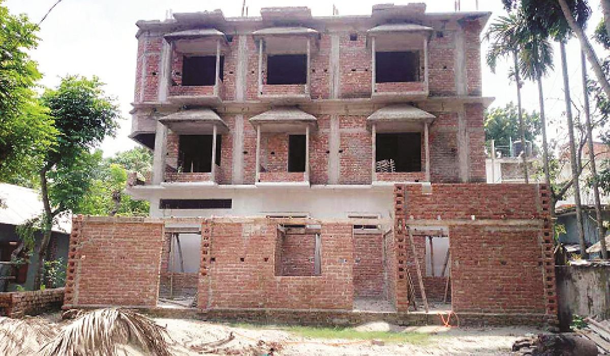 পিওনের কোটি টাকার আলিশান বাড়ি 5 unnamed file