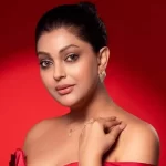 থ্রিডি লেহেঙ্গায় চমকে দিলেন ইশা আম্বানি