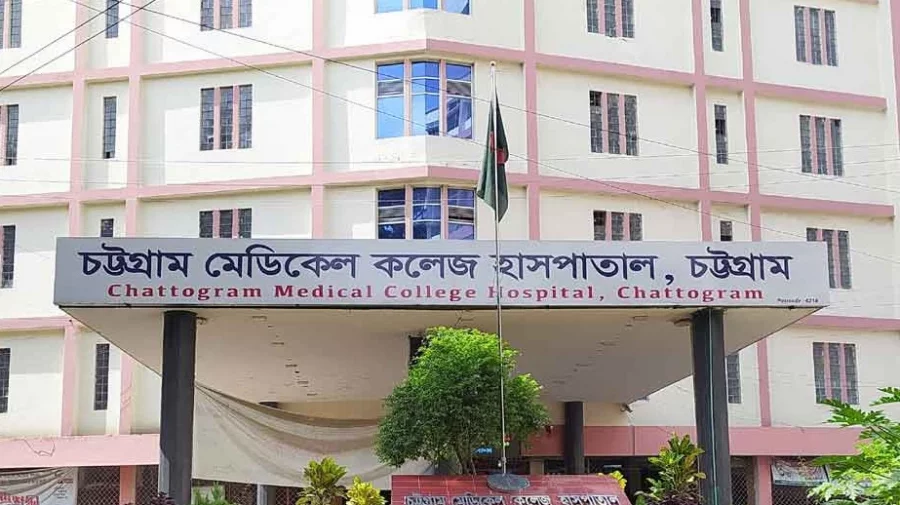 চট্টগ্রামে স্বামীর নিথর মরদেহ ছুঁয়ে অঝোরে কাঁদছিলেন সীমা 5 aa94a18d37aa986bc39d8ee3f3e416cd 66a2602328896