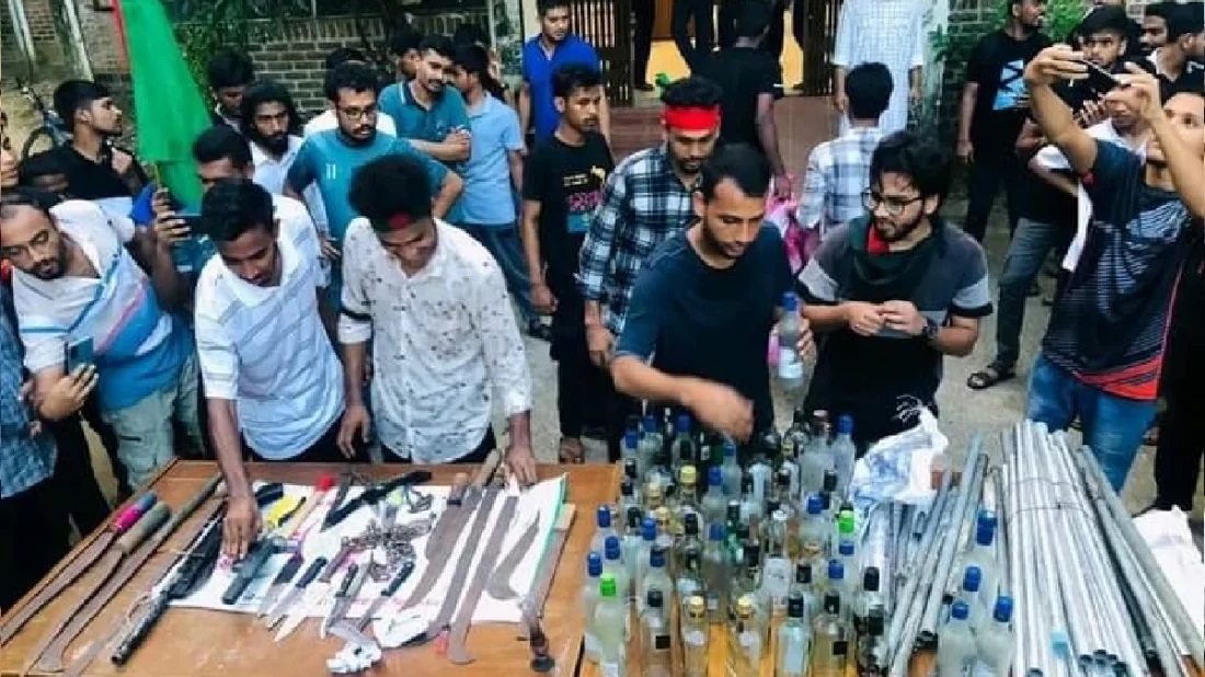 শাবিপ্রবিতে ছাত্রলীগ নেতাদের রুম থেকে বিপুল পরিমাণ অস্ত্র উদ্ধার 5 kota 1