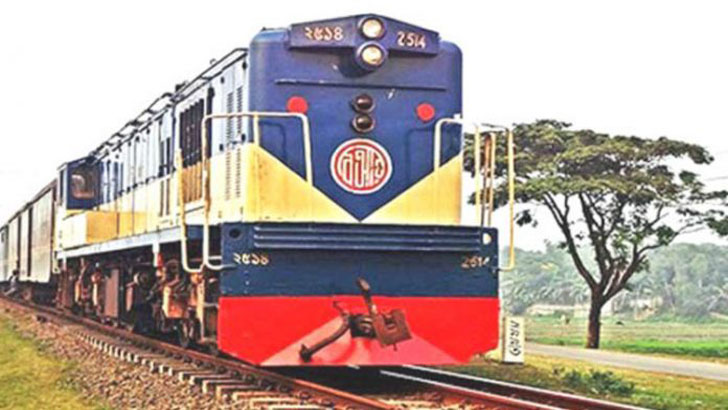 বন্ধ রয়েছে ট্রেন চলাচল,সহসাই ঘুরছে না চাকা 5