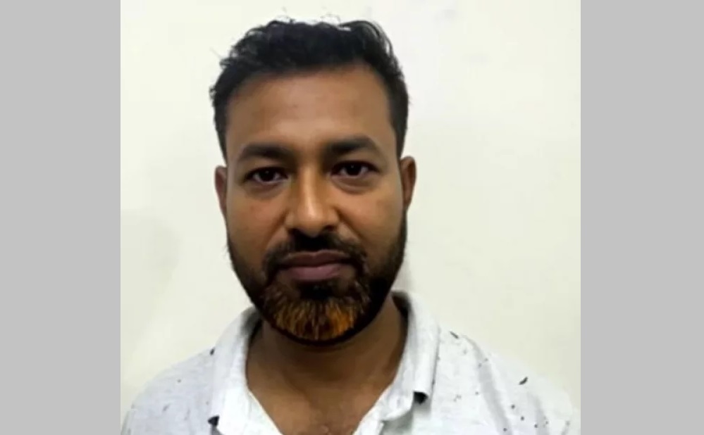 অফিসের নিরাপত্তাকর্মী শাহাদাত।
