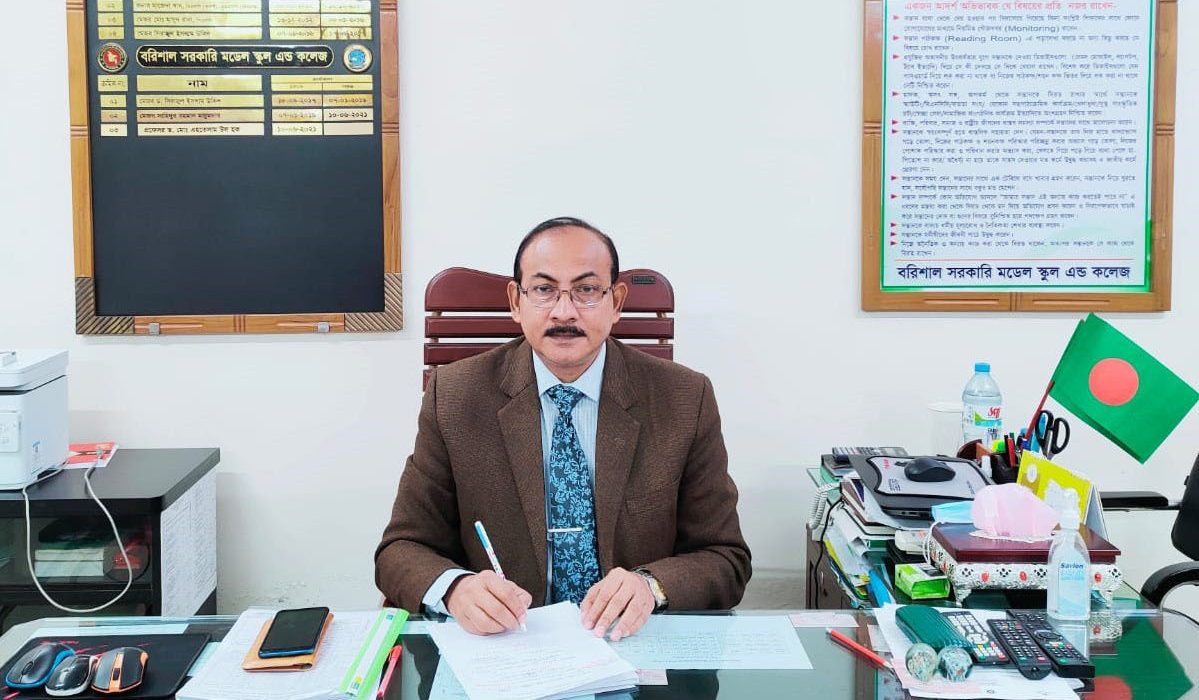 বরিশাল সরকারি মডেল স্কুলের অধ্যক্ষের পদত্যাগের দাবীতে বিক্ষোভ 5 1723106114Principal Photo