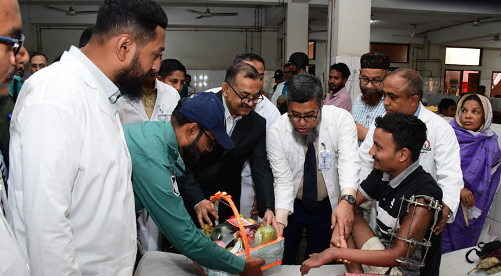 পুলিশ ছাত্র-জনতার শত্রু নয়, প্রত্যাশা পূরণে কাজ করছে: ডিএমপি কমিশনার 5 1732804977