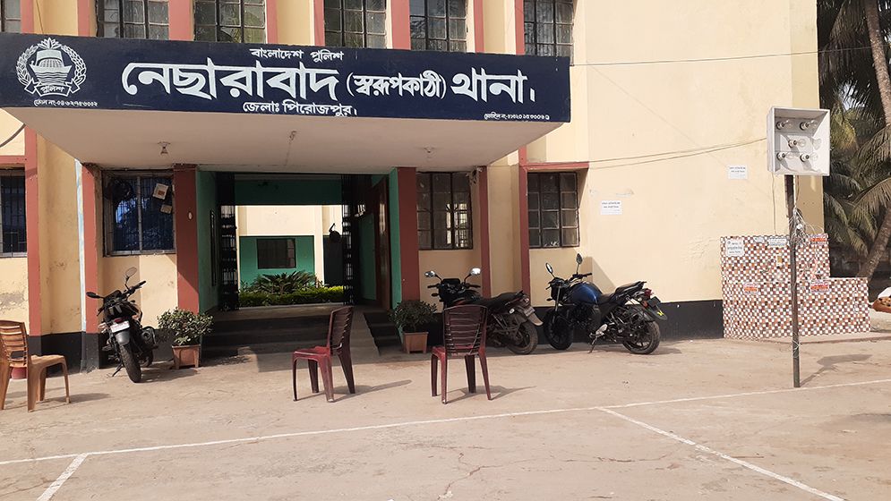 স্বরূপকাঠিতে হাসিনার ছবিতে ‘হা হা রিঅ্যাক্ট’, ছাত্রদল কর্মীদের পেটাল ছাত্রলীগ 5 Swarupkathi 67435c03af646