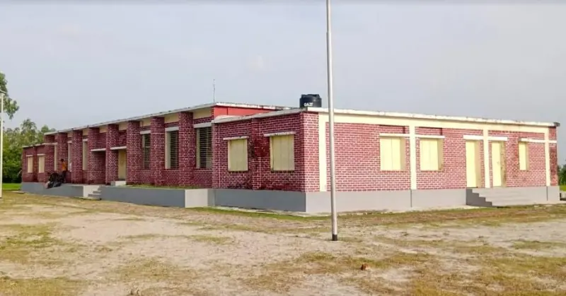 চরফ্যাশনে আ.লীগ নেতার দুর্নীতি: নির্মাণ শেষ না হতেই মুজিব কিল্লায় ফাটল 5 কিল্লা