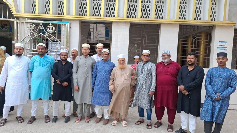 বরিশালে ১৪ বছর পর মসজিদে ফিরলেন সাঈদীর জন্য দোয়া চাওয়া চাকরিচ্যুত ইমাম 5 Barisal 67d475e4bb446