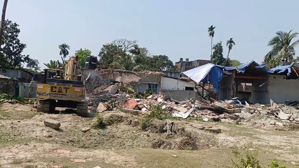 চরফ্যাশন'র দুলারহাটে মসজিদের মাইকে ঘোষণা দিয়ে বাড়ি ভাঙচুর 5 CORFASHION 67ce9806c50ca