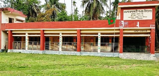 কাউখালীতে তিন শিক্ষক ও ৮ শিক্ষার্থী নিয়ে চলছে সরকারি প্রাথমিক বিদ্যালয়! 5 1154545