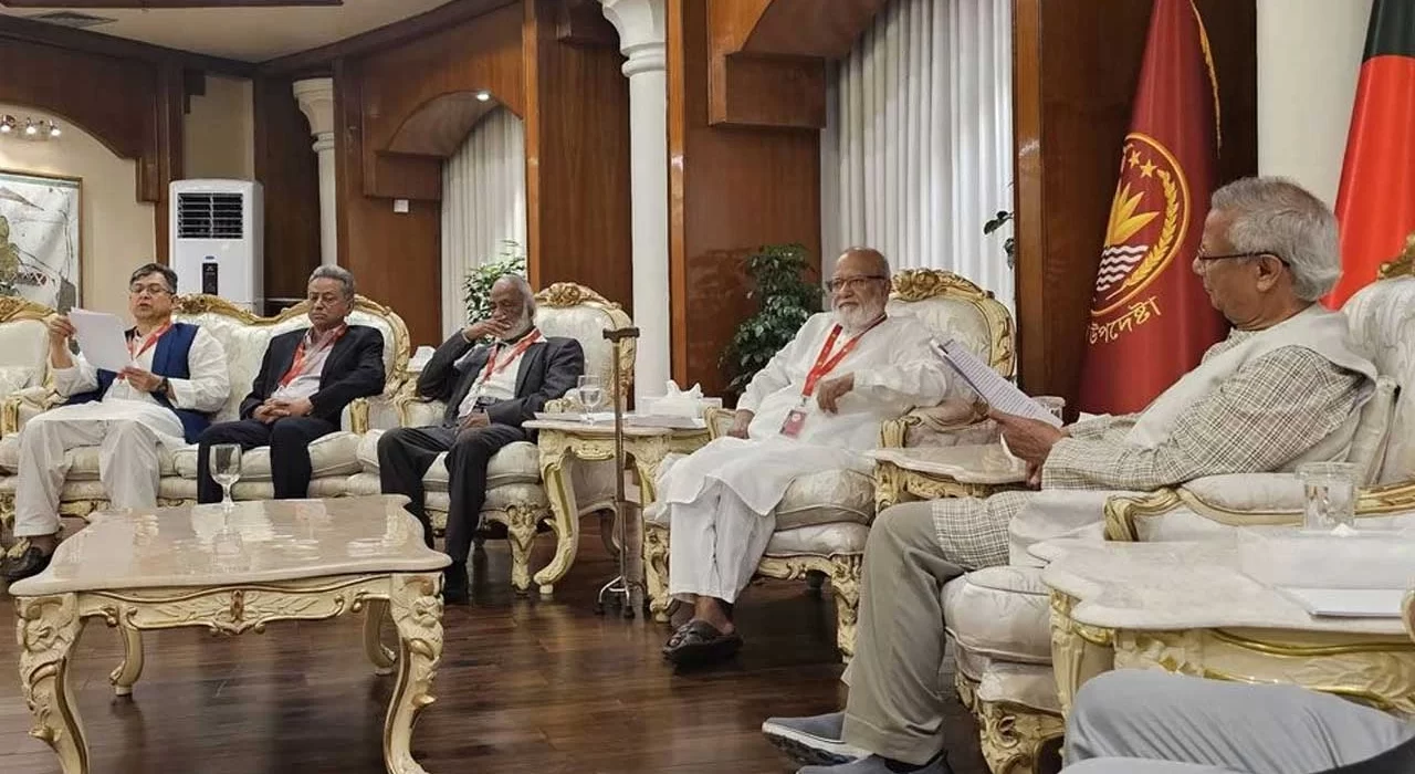 প্রধান উপদেষ্টার সঙ্গে বিএনপি-জামায়াত ও এনসিপির বৈঠক 5 231 20250525011943