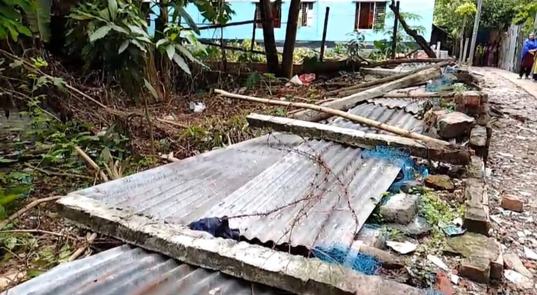 বরিশাল সিটি করপোরেশনের কর্মচারীদের নেতৃত্বে জমি দখলের চেষ্টা 5 WhatsApp Image 2025 05 22 at 01.50.10 f6b73ffb