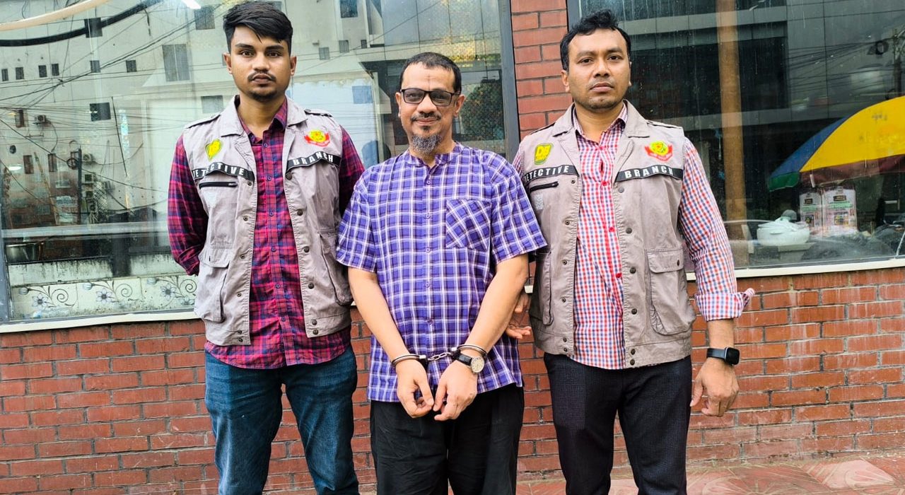 বৈষম্যবিরোধী মামলার আসামি আওয়ামী লীগ নেতা ডা. খন্দকার রাহাত হোসেনক গ্রেপ্তার 5 . খন্দকার রাহাত হোসেন