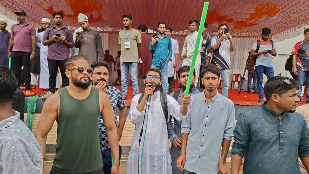গোপালগঞ্জে এনসিপির কেন্দ্রীয় নেতারা সমাবেশ শেষে ‘অবরুদ্ধ’ 5 Gopalganj NCP 68777194b524f