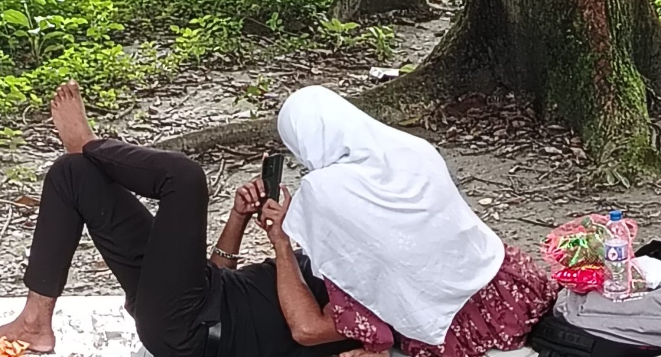 বরিশালের দুর্গাসাগরে প্রকাশ্যে চলছে অশ্লীলতা ও বেহায়াপনা 5 IMG 20250819 WA00271