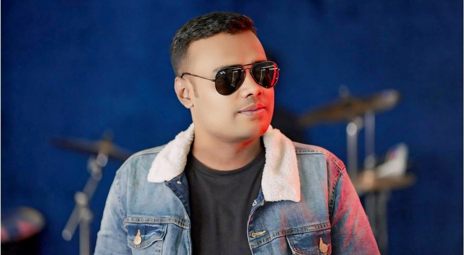 সরকারি কর্মকর্তা হয়েও গানের ভুবনে উজ্জ্বল আরিফ হোসেন বাবু 5 আরিফ হোসেন বাবু