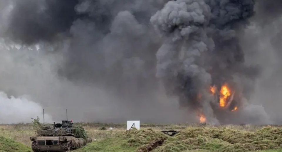 অস্ত্রের পেছনে খরচ