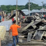 সরকারি নিষেধাজ্ঞা উপেক্ষা করে অবাধে ইলিশ শিকার