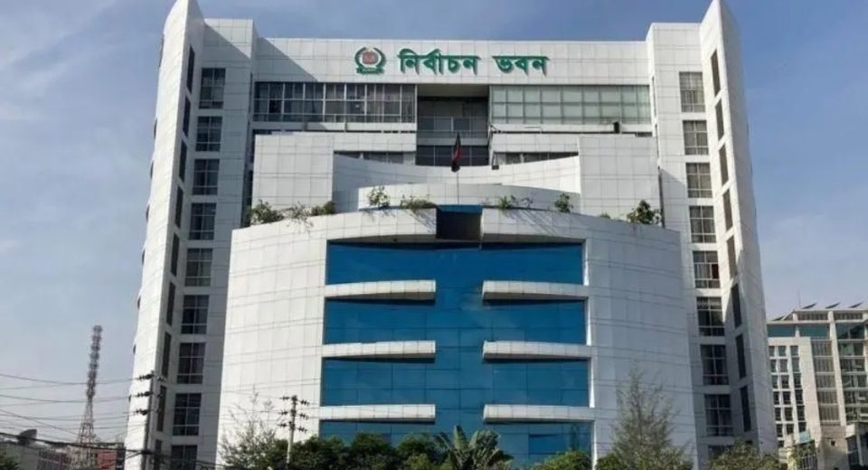 জোট হলেও নিজ দলের প্রতীকে নির্বাচন নিয়ে কেউ খুশি, কেউ ক্ষুব্ধ 5 নির্বাচন কমিশন ভবন