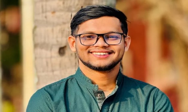 এনসিপির বাকের মজুমদারকে লক্ষ্য করে ককটেল হামলা 1 মজুমদার