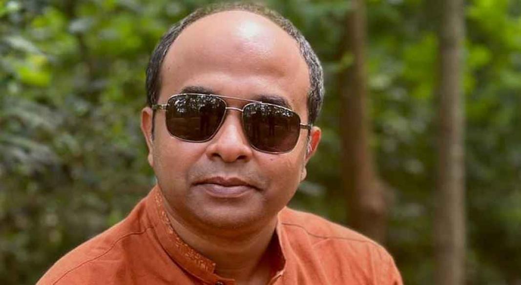 আকবর হোসেন।