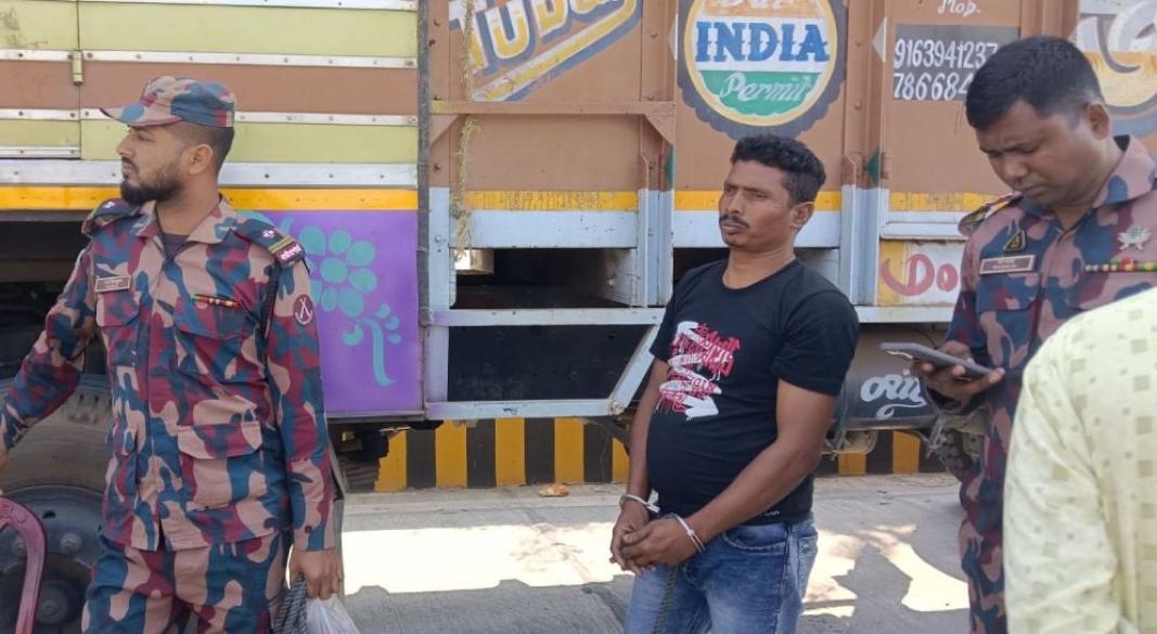 অবৈধ ট্যাপেন্ডাডলসহ ভারতীয় আটক