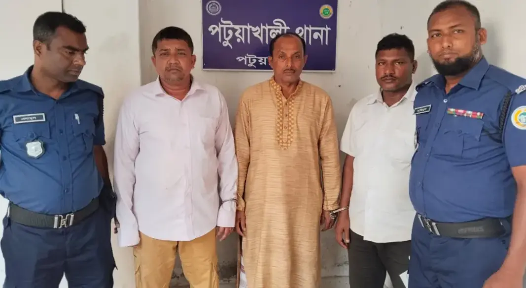হানি ট্র্যাপে ফেলে ব্ল্যাকমেইল