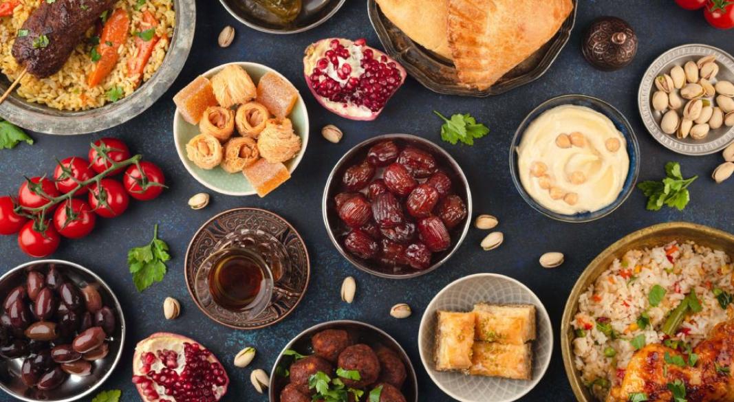 ইফতারে যা খাবেন।