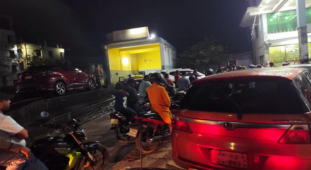 খুলনায় তেল সংকট