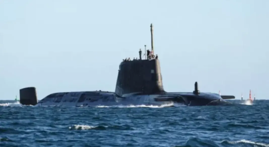 যুক্তরাজ্যের একটি পারমাণবিক শক্তিচালিত সাবমেরিন।