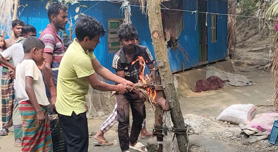 নলকূপ থেকে পানির পরিবর্তে বের হচ্ছে গ্যাস