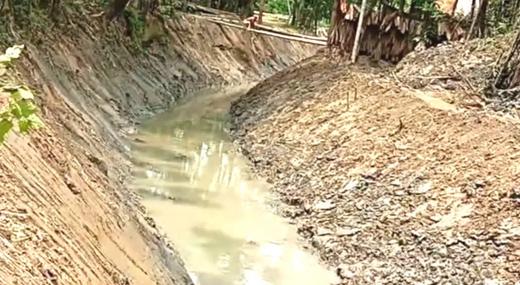 রাজাপুরে খাল খননে অনিয়মের অভিযোগ