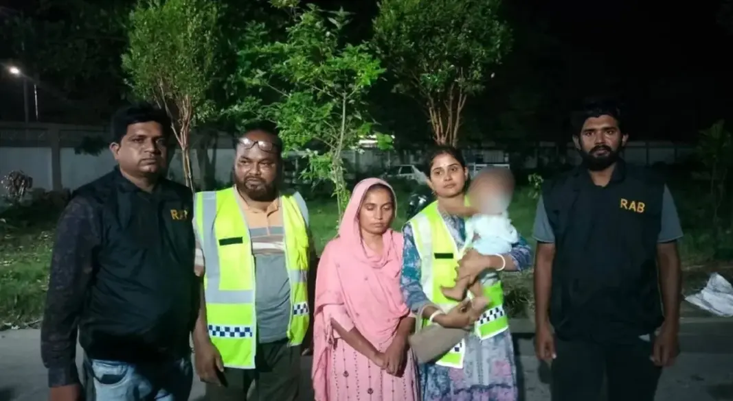 সুদের টাকা না পেয়ে কোলের বাচ্চাকে নিয়ে গেলো ‘সুদ কারবারি’
