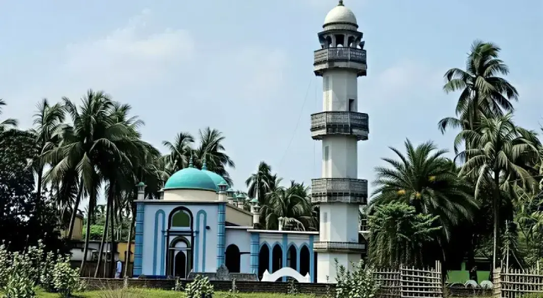 তিন গম্বুজবিশিষ্ট বড় মসজিদ