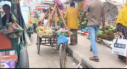 ফুটপাত দখল