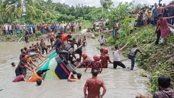 ঝালকাঠির ছত্রকান্দায় মর্মান্তিক সড়ক ঘটনায় তিনটি কারণ শনাক্ত 5 image 703074 1691077620