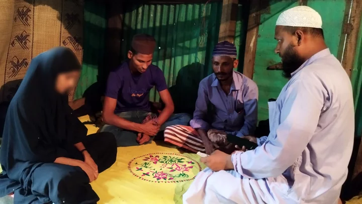 মোবাইল ফোনে পরকীয়া, পালিয়ে এসে দেখেন প্রেমিক দৃষ্টিহীন 5 061073427bbca6673c67488ad8f795bd 64f1ade6d4d79