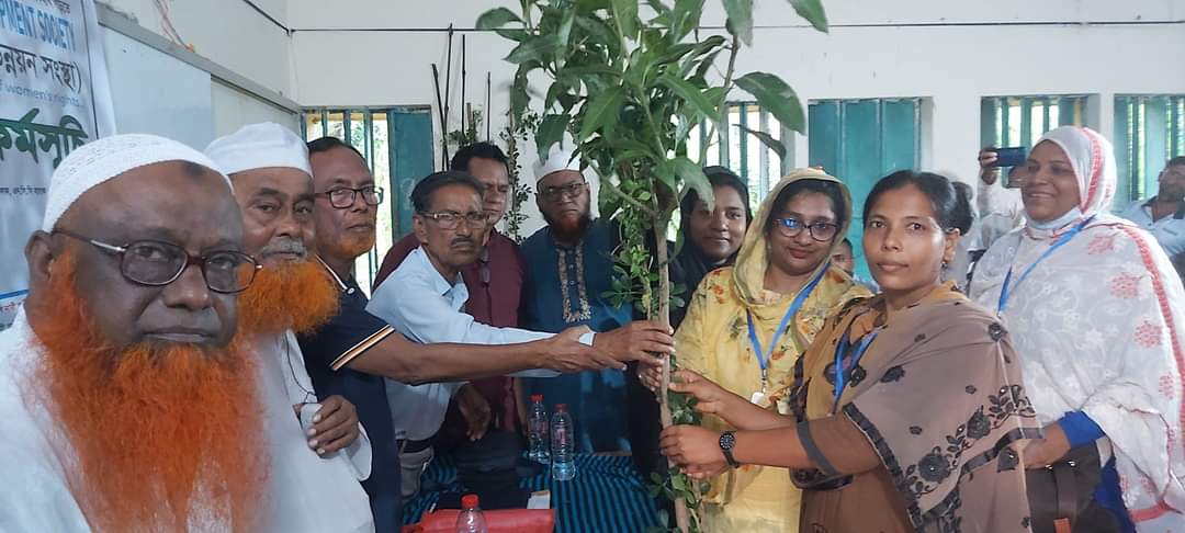 পরিবেশবান্ধব বৃক্ষ রোপনে সাড়া জাগিয়েছে দেবহাটার নারী অধিকার উন্নয়ন সংস্থা 5 FB IMG 1694410456984